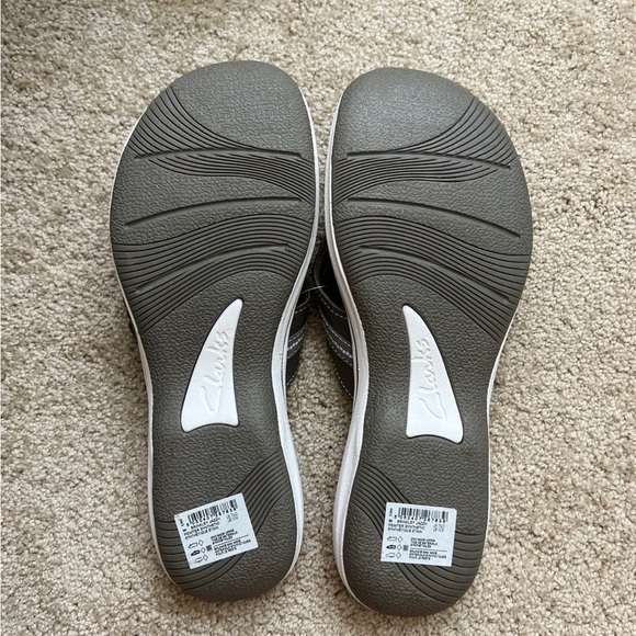 Clarks Cloudstoppers Flip Flops Size 10 Womens - Picture 2 of 5